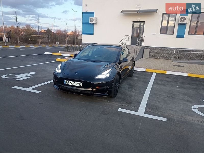 Седан Tesla Model 3 2022 в Буче