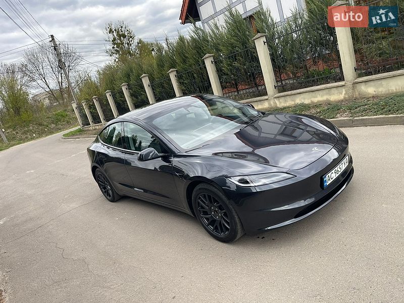 Седан Tesla Model 3 2024 в Нововолинську