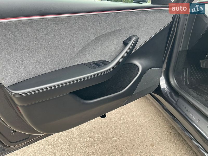 Седан Tesla Model 3 2024 в Нововолинську