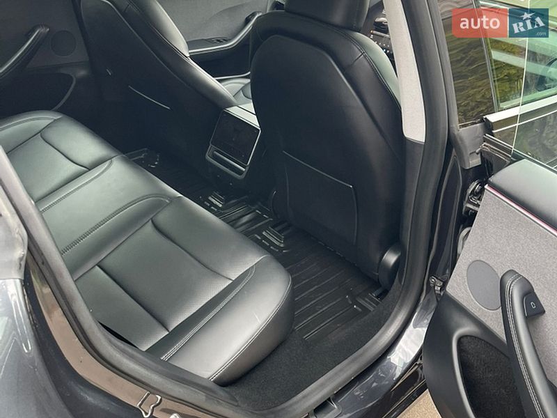 Седан Tesla Model 3 2024 в Нововолинську