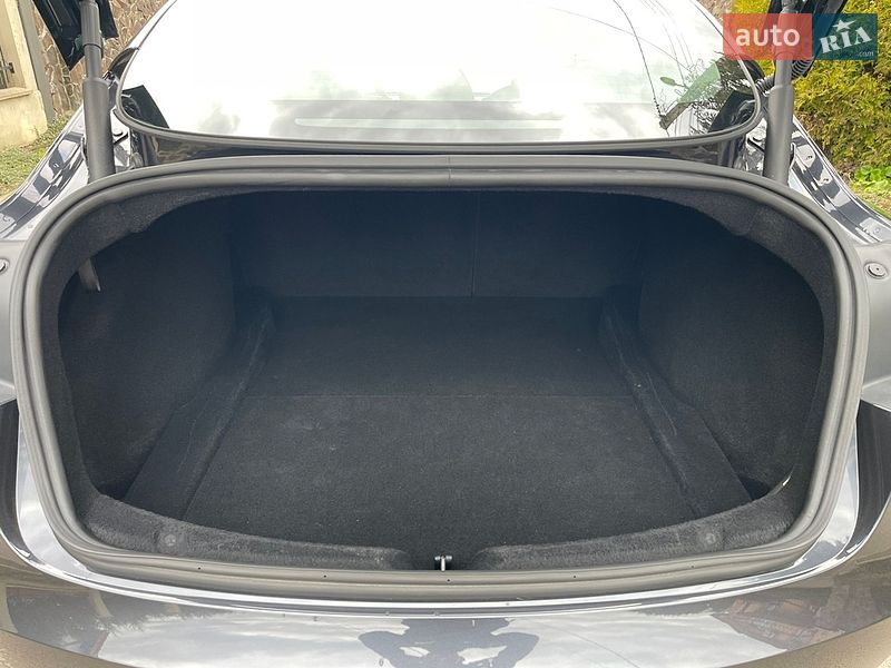 Седан Tesla Model 3 2024 в Нововолинську