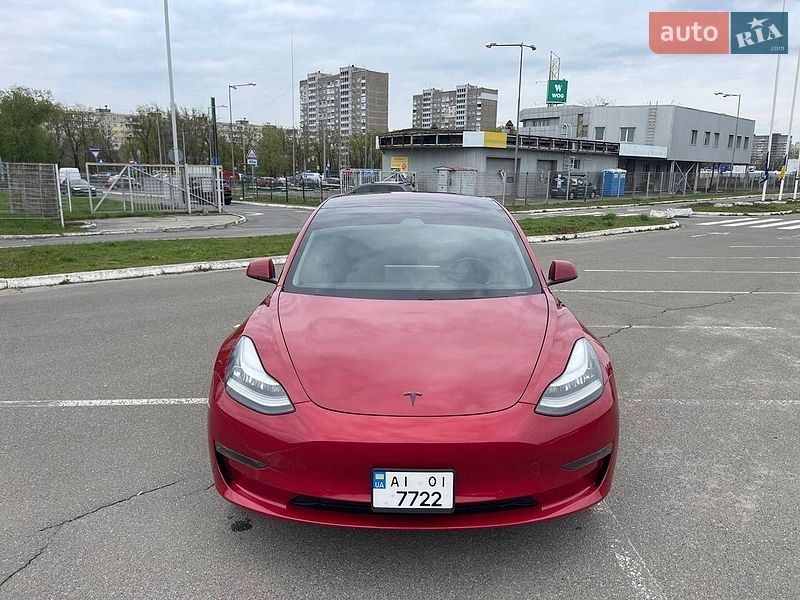 Седан Tesla Model 3 2018 в Києві