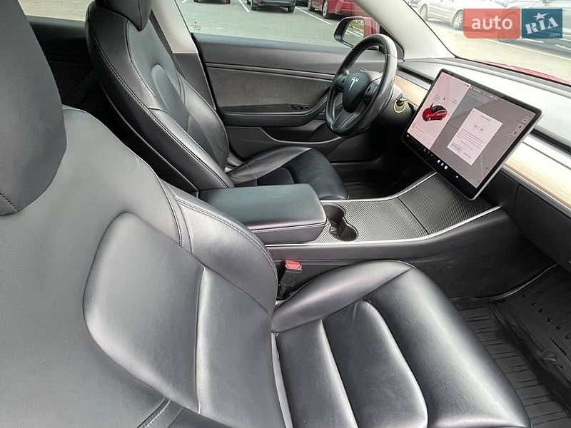 Седан Tesla Model 3 2018 в Києві