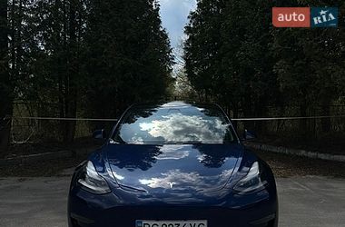 Седан Tesla Model 3 2021 в Львове