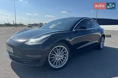 Седан Tesla Model 3 2018 в Львові