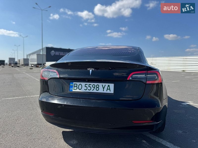 Седан Tesla Model 3 2018 в Львові