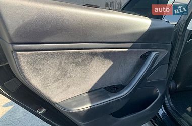 Седан Tesla Model 3 2018 в Львові