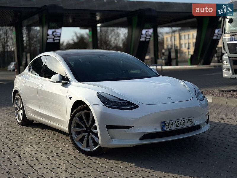 Tesla Model 3 2020