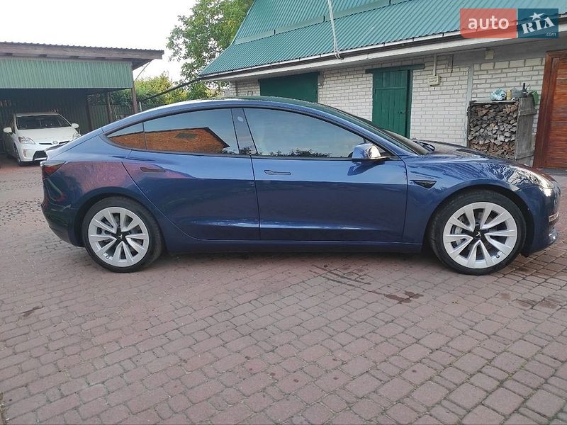 Седан Tesla Model 3 2022 в Києві