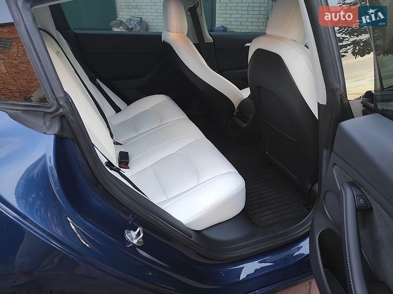 Седан Tesla Model 3 2022 в Києві