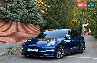 Седан Tesla Model 3 2020 в Львове