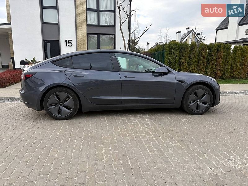 Седан Tesla Model 3 2021 в Киеве