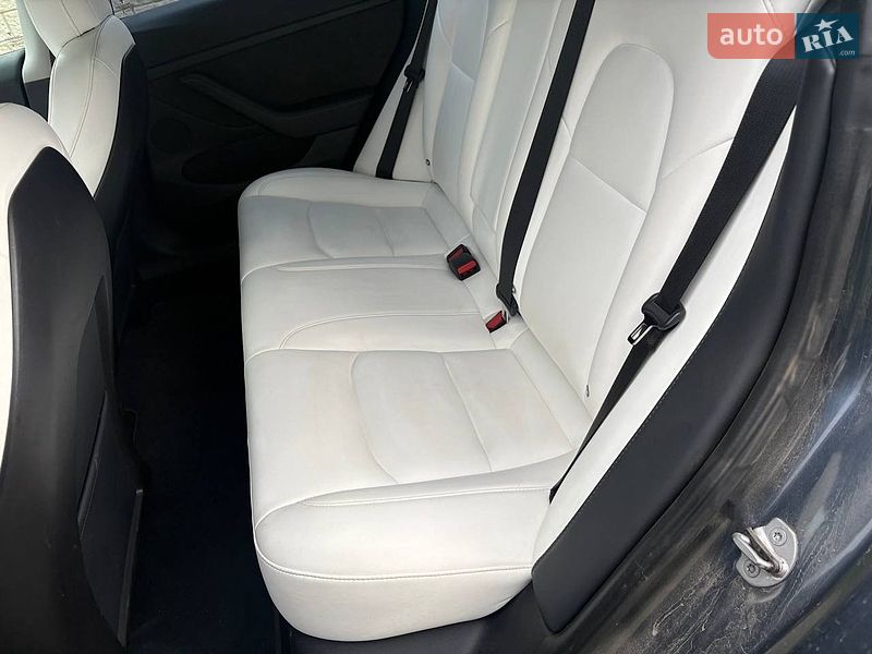 Седан Tesla Model 3 2021 в Киеве