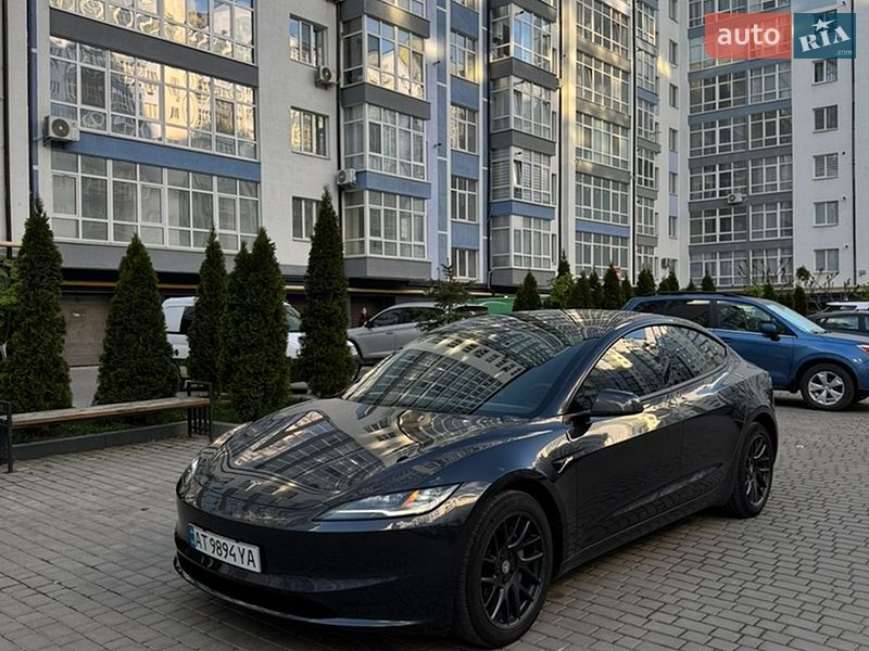 Седан Tesla Model 3 2024 в Ивано-Франковске