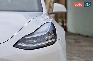 Седан Tesla Model 3 2019 в Тернополе