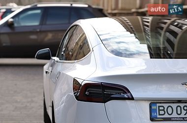Седан Tesla Model 3 2019 в Тернополе
