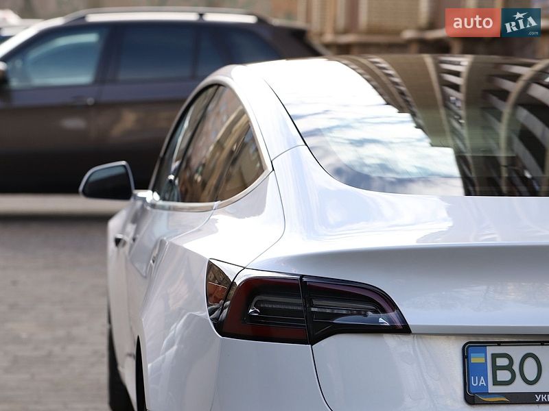 Седан Tesla Model 3 2019 в Тернополе