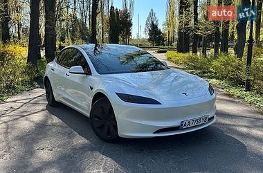 Седан Tesla Model 3 2025 в Киеве