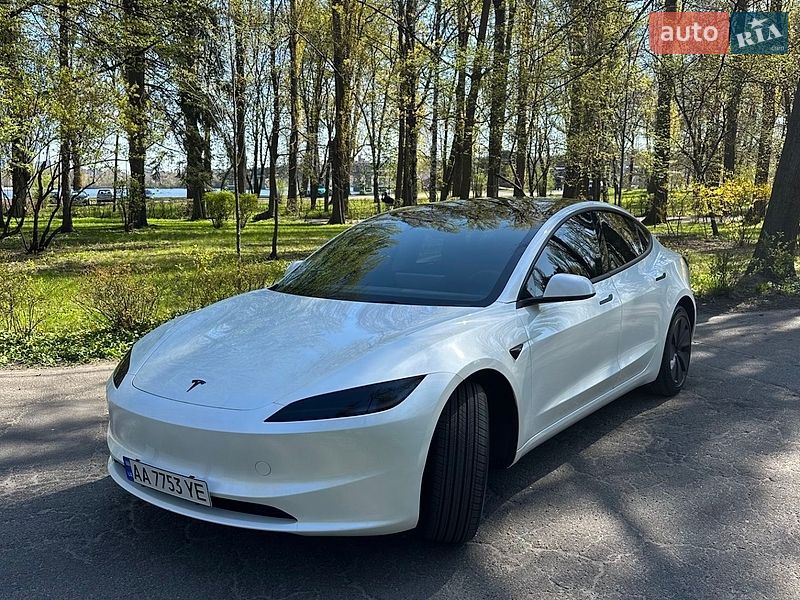 Седан Tesla Model 3 2025 в Киеве