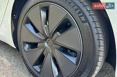 Седан Tesla Model 3 2025 в Киеве