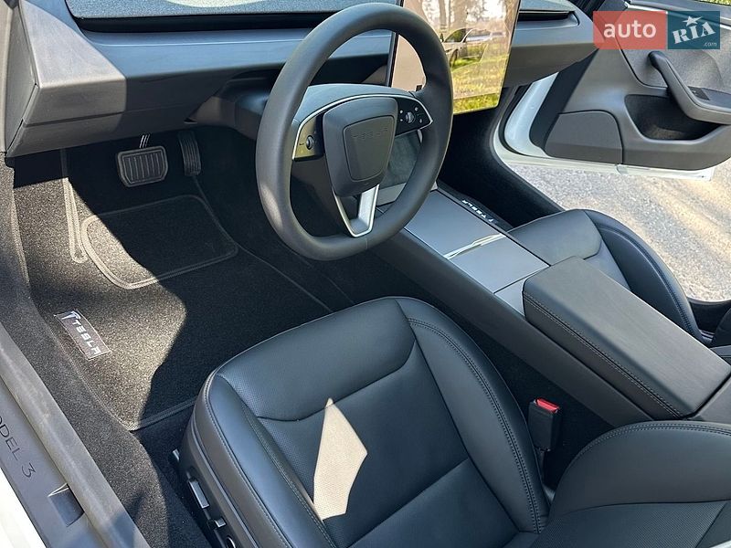 Седан Tesla Model 3 2025 в Киеве