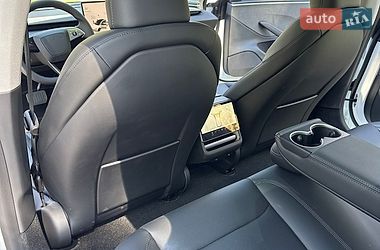 Седан Tesla Model 3 2025 в Киеве