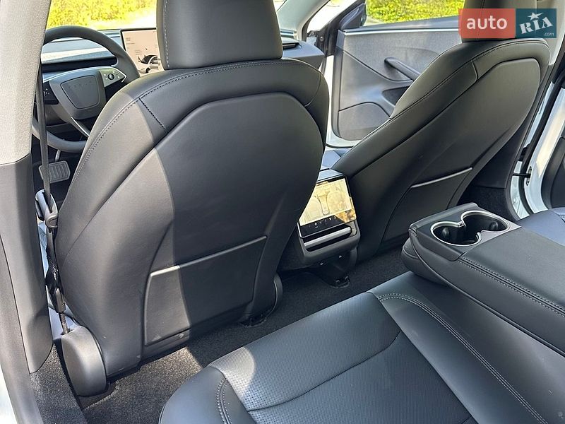 Седан Tesla Model 3 2025 в Киеве