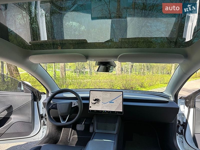 Седан Tesla Model 3 2025 в Киеве