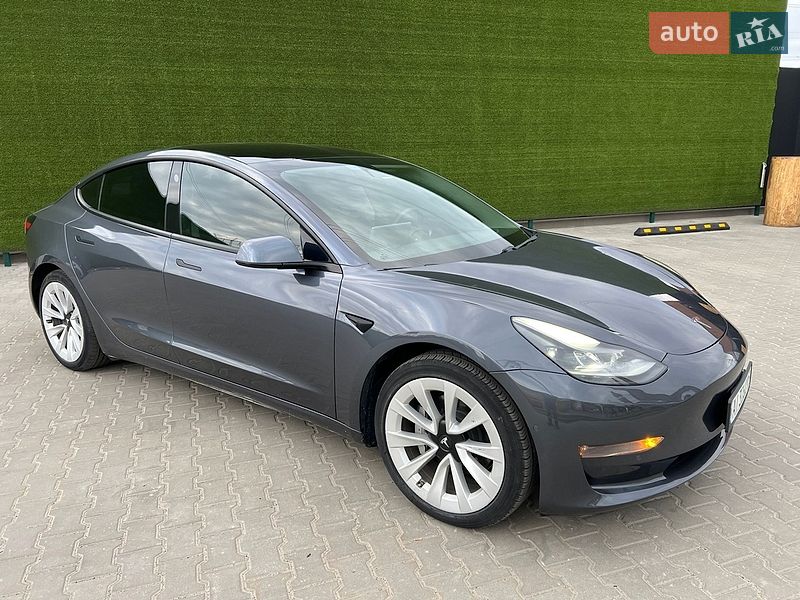 Седан Tesla Model 3 2021 в Киеве