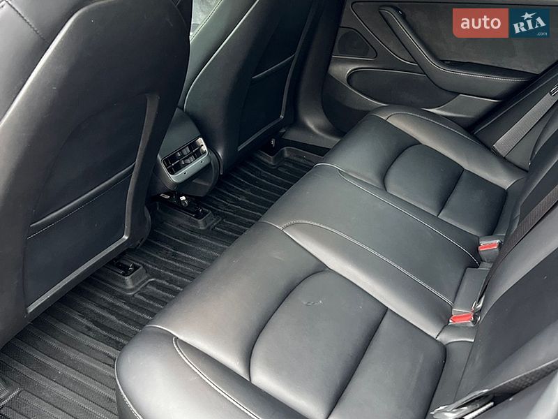 Седан Tesla Model 3 2021 в Киеве