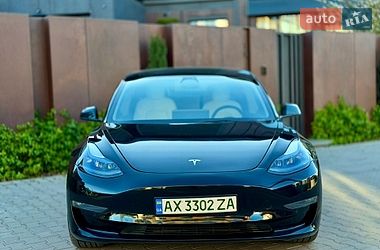 Седан Tesla Model 3 2022 в Черновцах