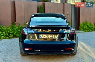 Седан Tesla Model 3 2022 в Черновцах