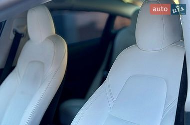 Седан Tesla Model 3 2022 в Черновцах