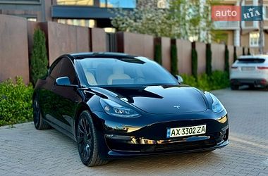 Седан Tesla Model 3 2022 в Черновцах