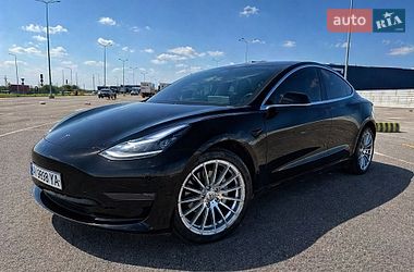 Седан Tesla Model 3 2018 в Львове