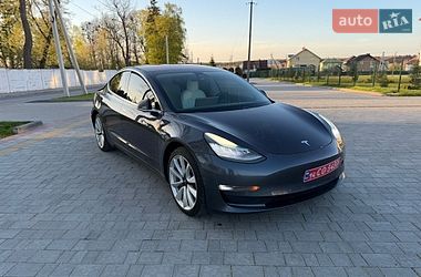 Седан Tesla Model 3 2018 в Львові