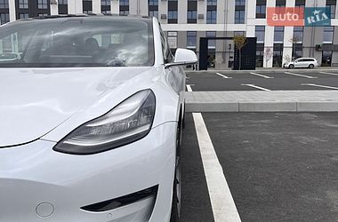 Седан Tesla Model 3 2019 в Ровно