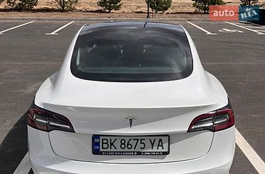 Седан Tesla Model 3 2019 в Ровно