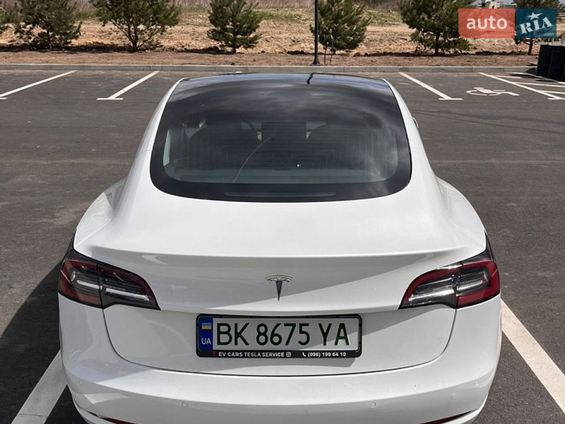 Седан Tesla Model 3 2019 в Ровно