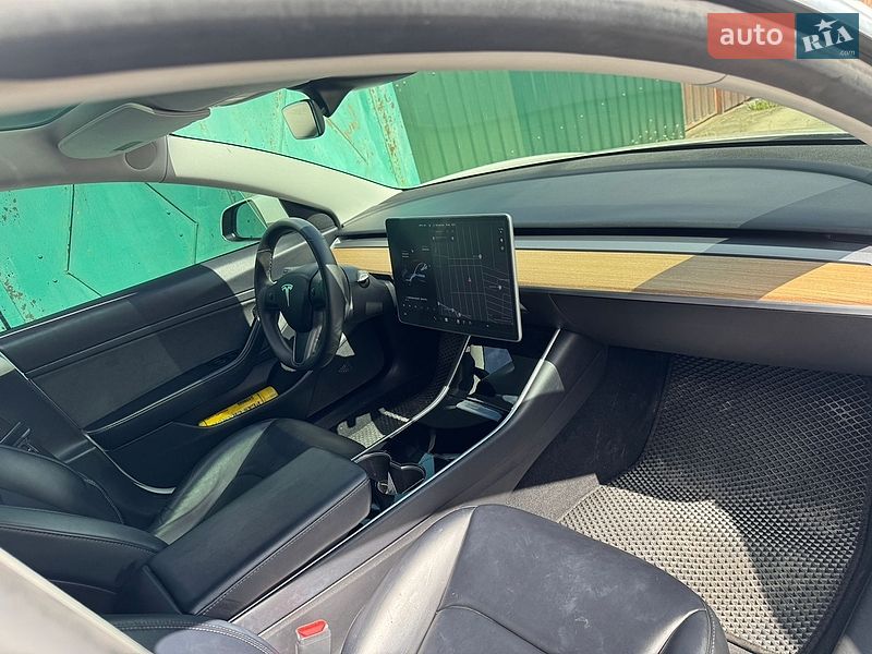 Седан Tesla Model 3 2019 в Днепре