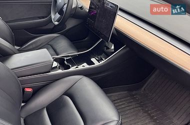 Седан Tesla Model 3 2019 в Ровно