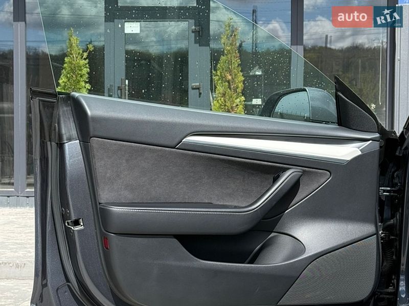 Седан Tesla Model 3 2021 в Києві