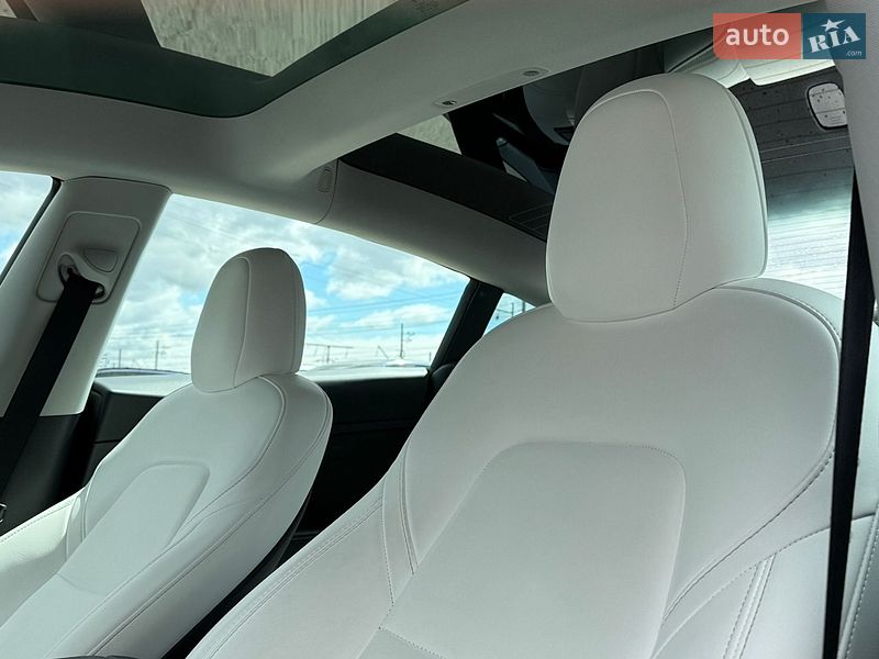 Седан Tesla Model 3 2021 в Києві