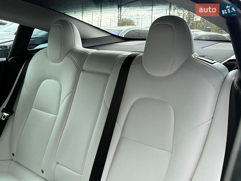 Седан Tesla Model 3 2021 в Києві