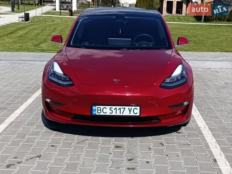 Седан Tesla Model 3 2019 в Львові
