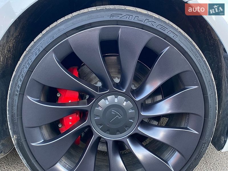 Седан Tesla Model 3 2020 в Ивано-Франковске