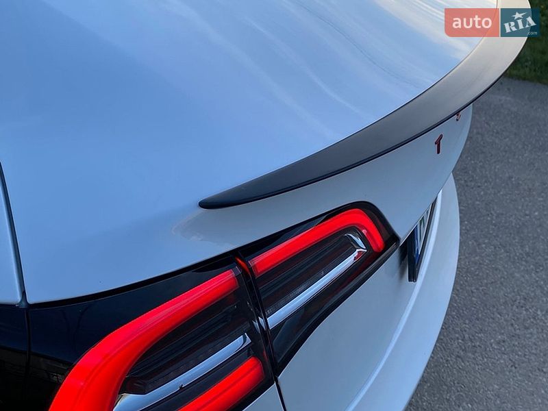 Седан Tesla Model 3 2020 в Ивано-Франковске