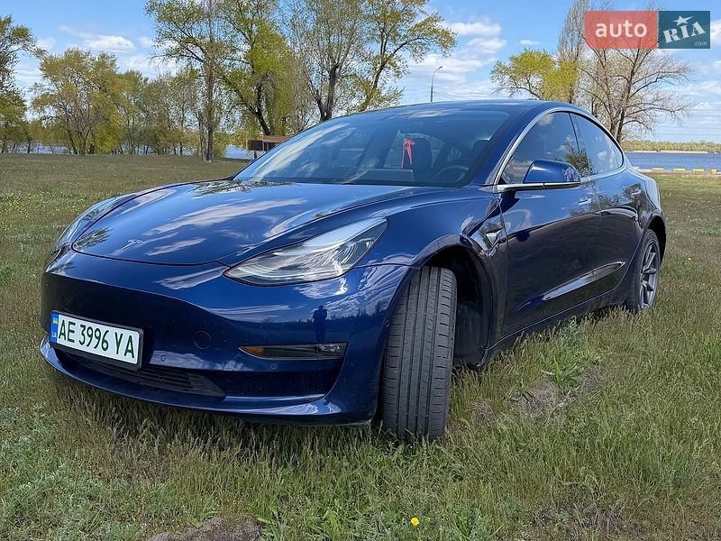 Седан Tesla Model 3 2018 в Кам'янському