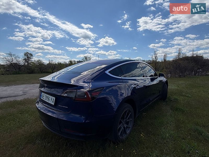 Седан Tesla Model 3 2018 в Каменском