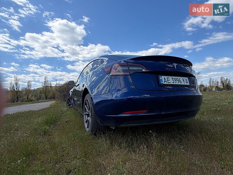 Седан Tesla Model 3 2018 в Кам'янському